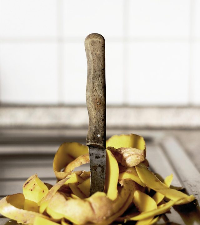 knife, potato peeler cutter, kitchenknife, potato peels, peel, waste, kitchen work, cook, food, kitchen, shell, raw, meal, garbage, kitchen waste, household, old, rusted, kitchen, kitchen waste, kitchen waste, kitchen waste, kitchen waste, kitchen waste